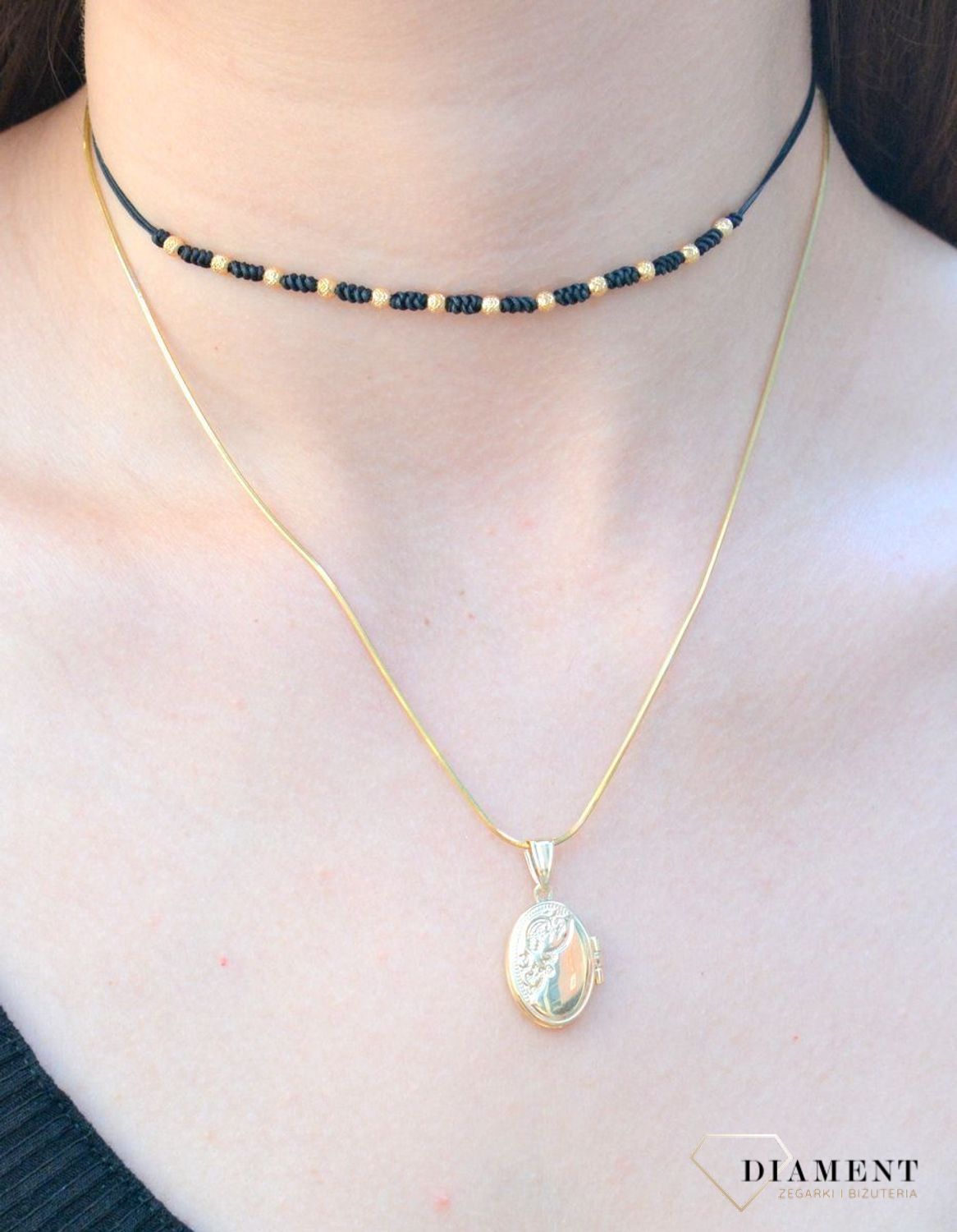 Złota zawieszka 333 owalne puzderko z grawerem  ZA 318A 333. Złota zawieszka puzderko. Złota zawieszka otwierana. Zawieszka na zdjęcie. Zawieszka klasyczna. Zawieszka pamiątka. Złota zawieszka na pre.jpg